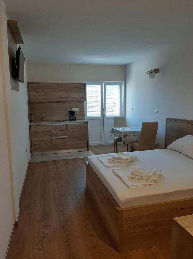 Apartments Edo Novalja Bagian luar foto